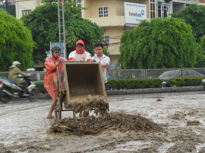 Nhà[-]dân[-]ngập[-]bùn[-]đất[-]từ[-]dự[-]án[-]của[-]FLC[-]